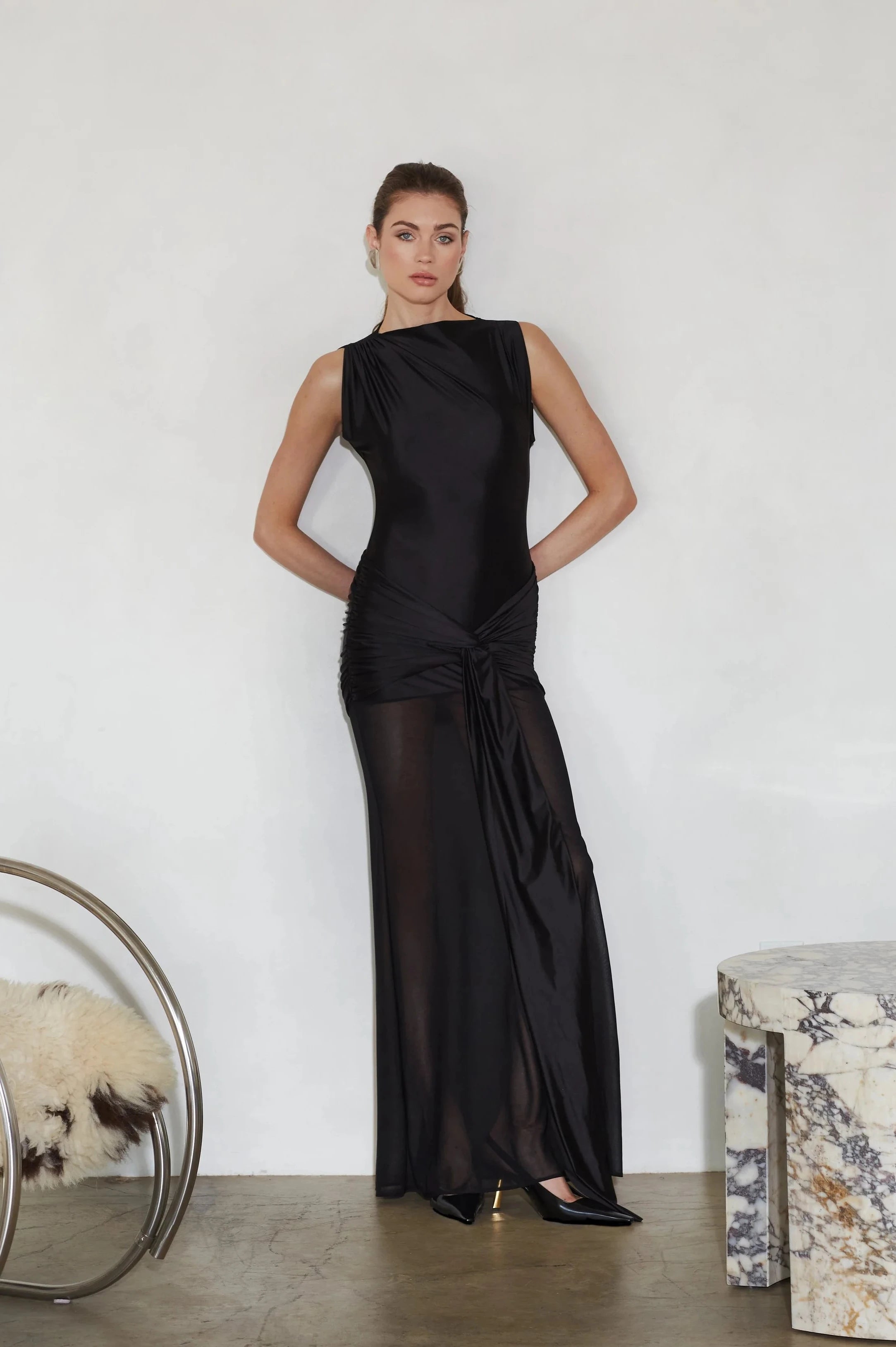 Delfi Collective Georgina sukienka czarna satynowa maxi