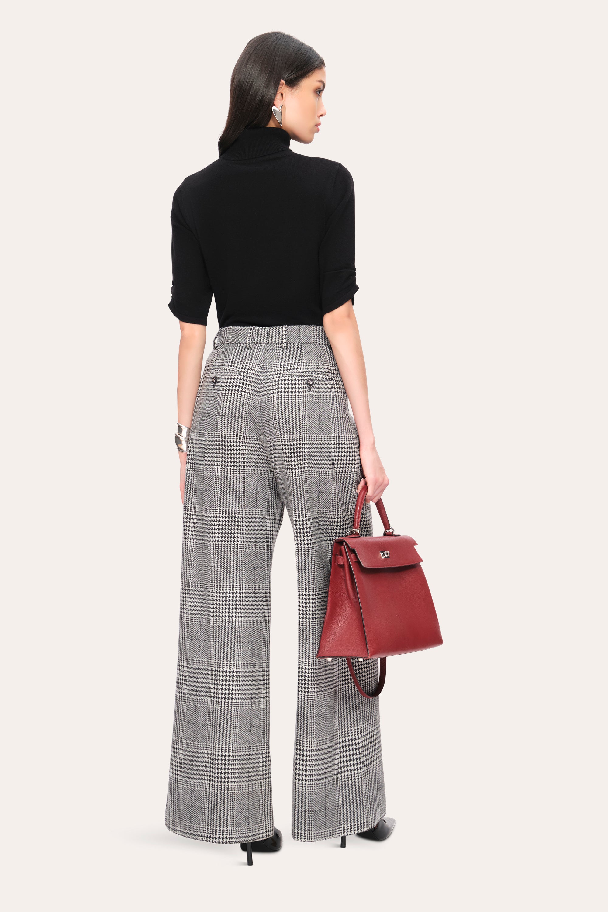 Elie Tahari Cash-Wool sweter czarny krótki golf
