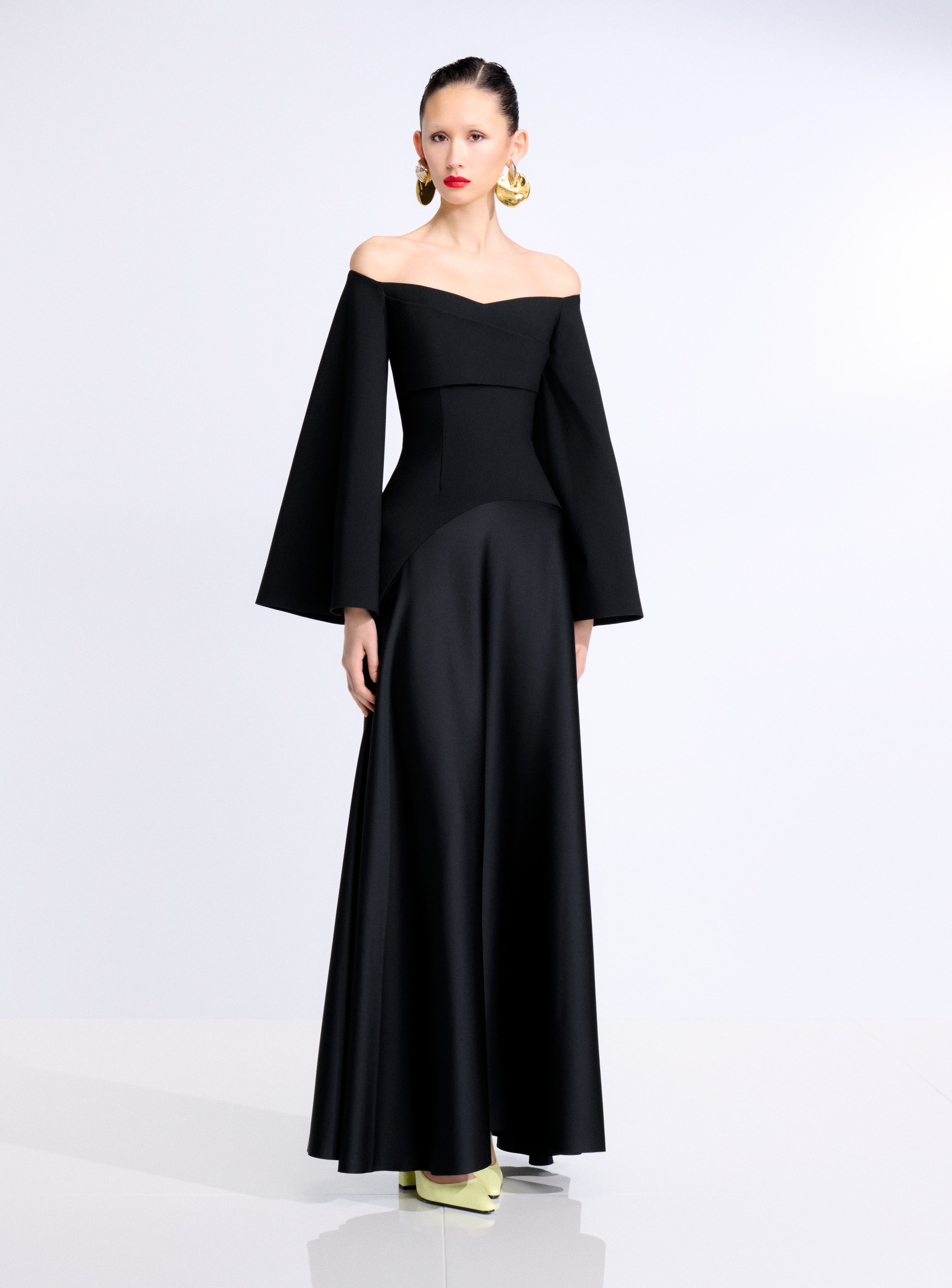 Solace London Rina Maxi sukienka odkryte ramiona czarna