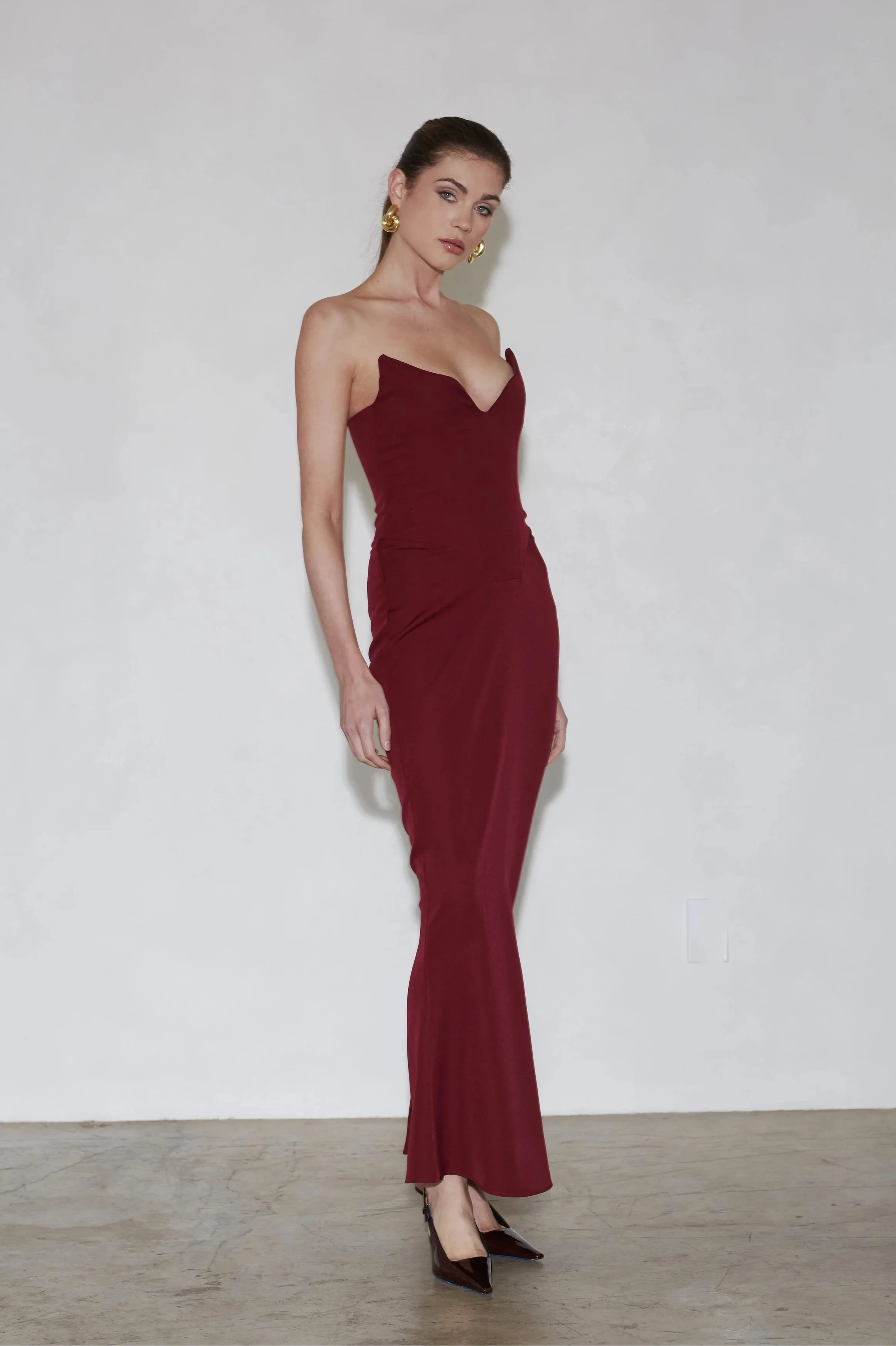 Delfi Collective Myrcella sukienka Bordeaux bez ramiączek