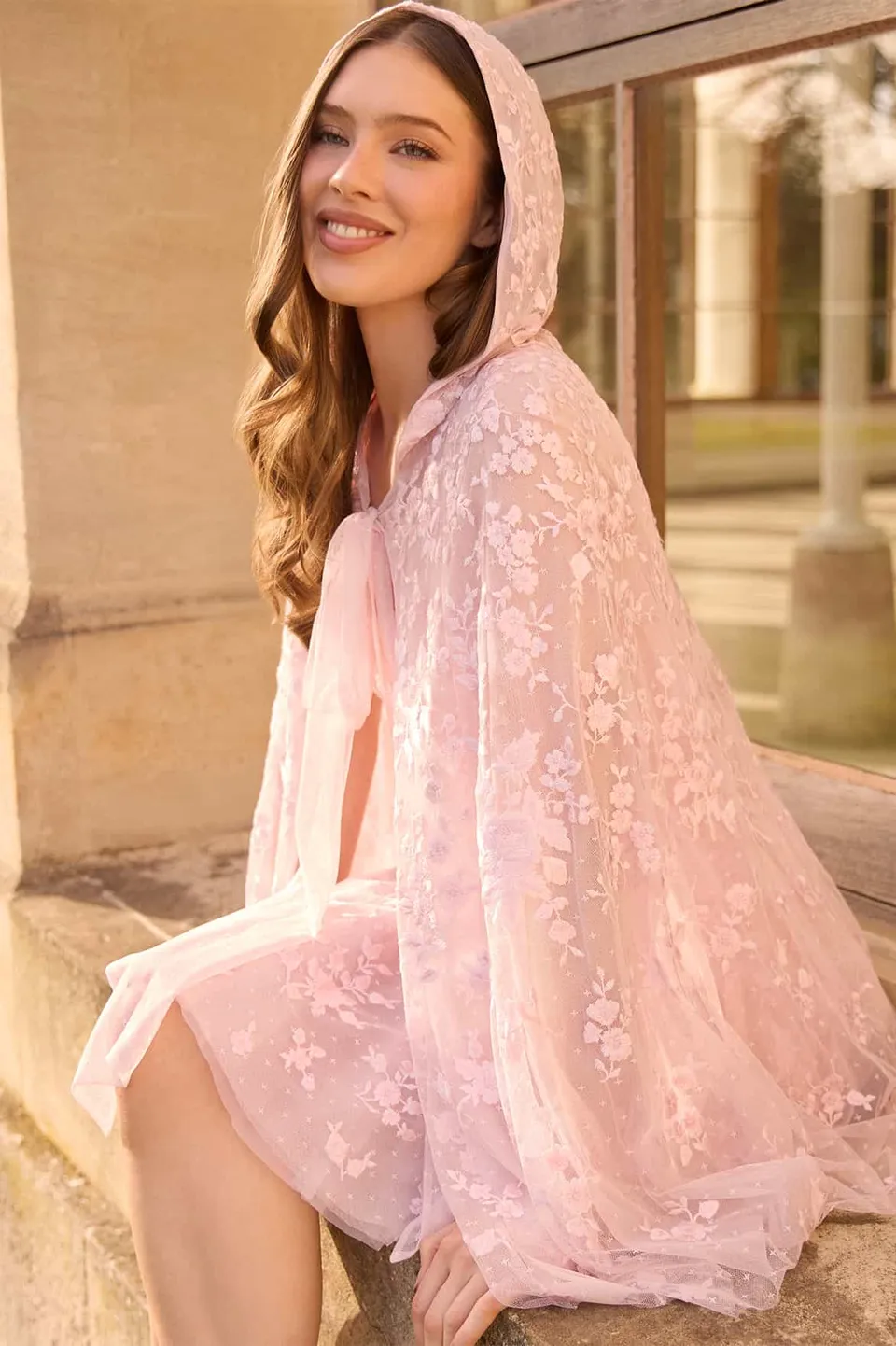 Needle & Thread Rosa Hooded Cape peleryna różowa z kapturem haft
