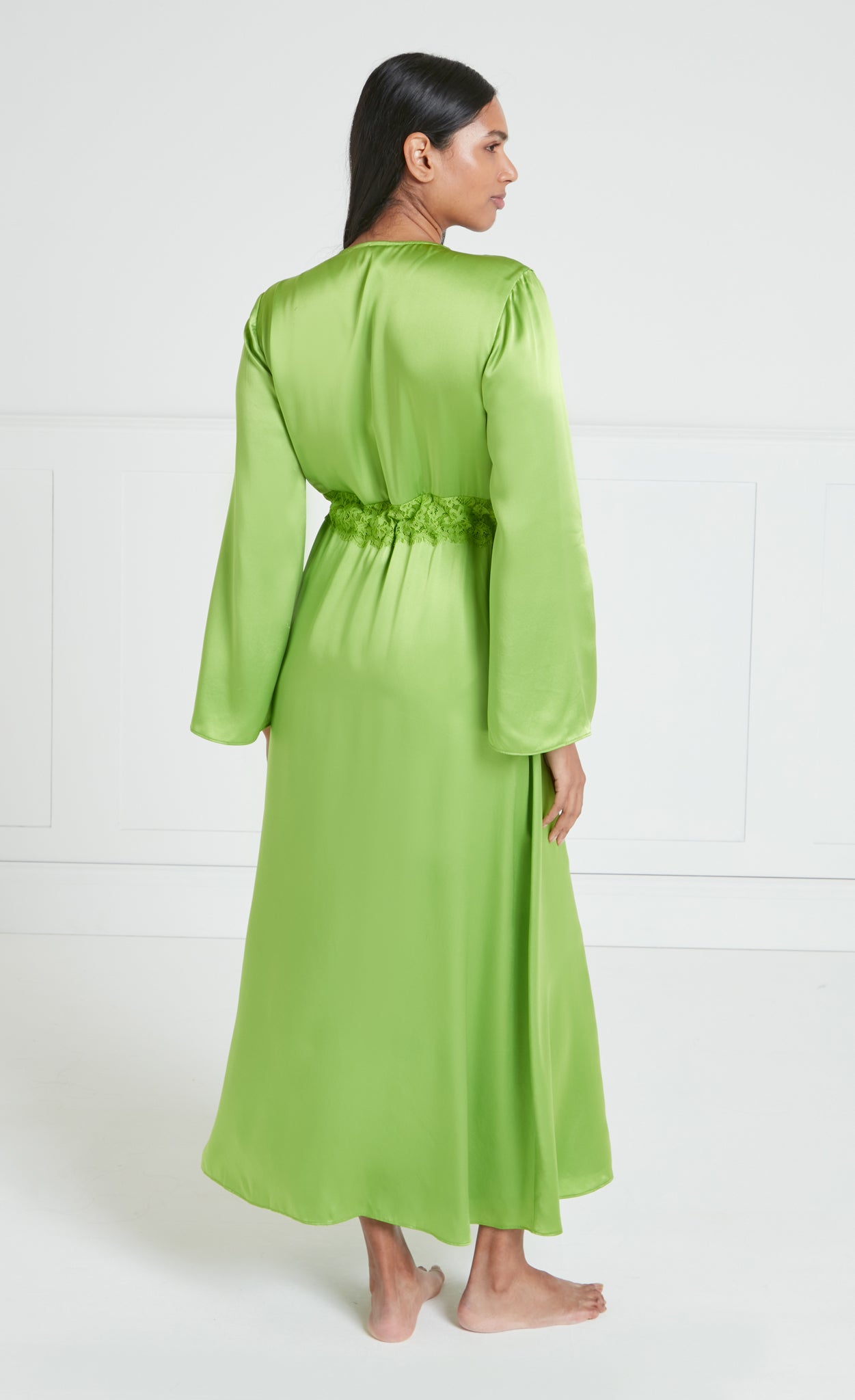 Temperley London Thalia szlafrok satynowy zielony koronka