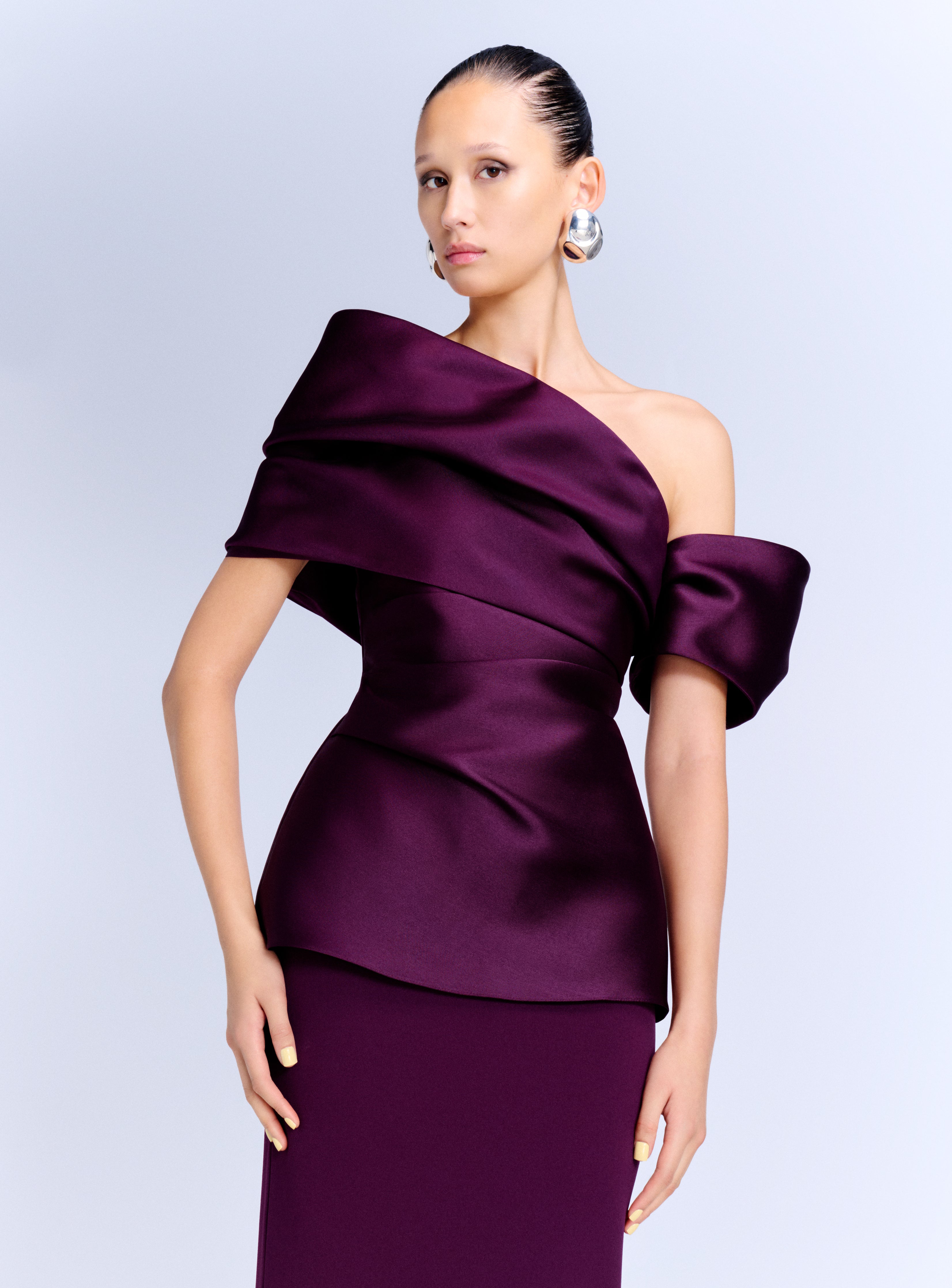 Solace London Lucine sukienka wieczorowa fioletowa maxi odkryte ramiona