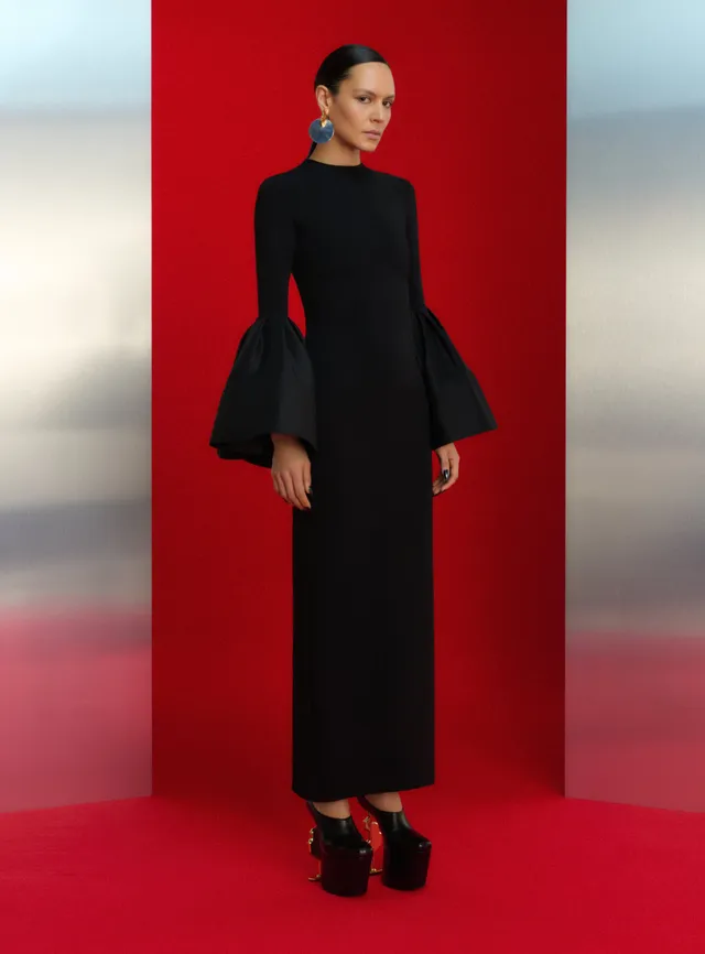Solace London Suri sukienka wieczorowa maxi czarna zabudowana