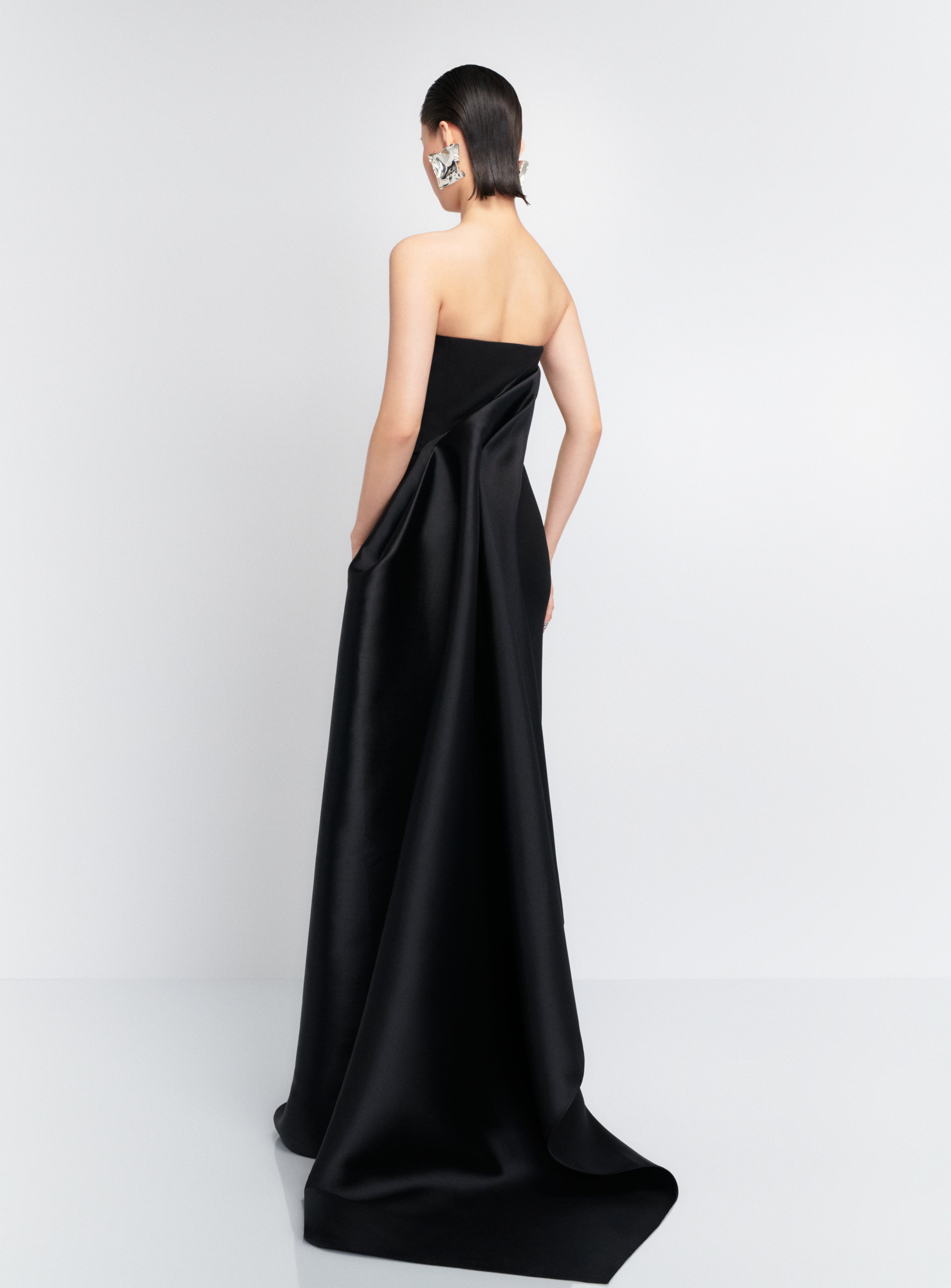 Solace London Kinsley sukienka maxi czarna bez ramiączek