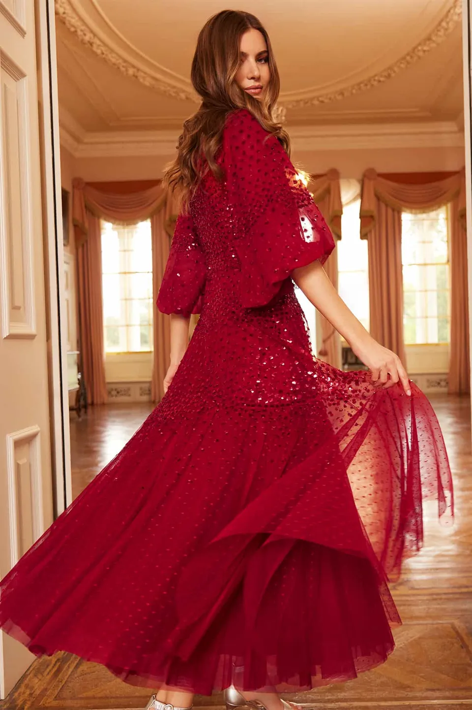 Needle & Thread Scallop Sequin suknia cekinowa czerwona