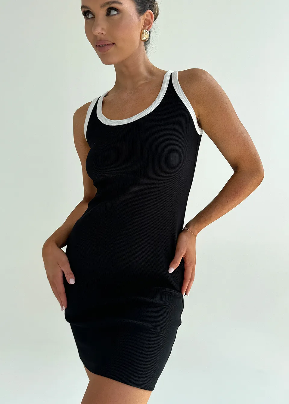 Nudyess Tina Oreo sukienka mini Black bokserka