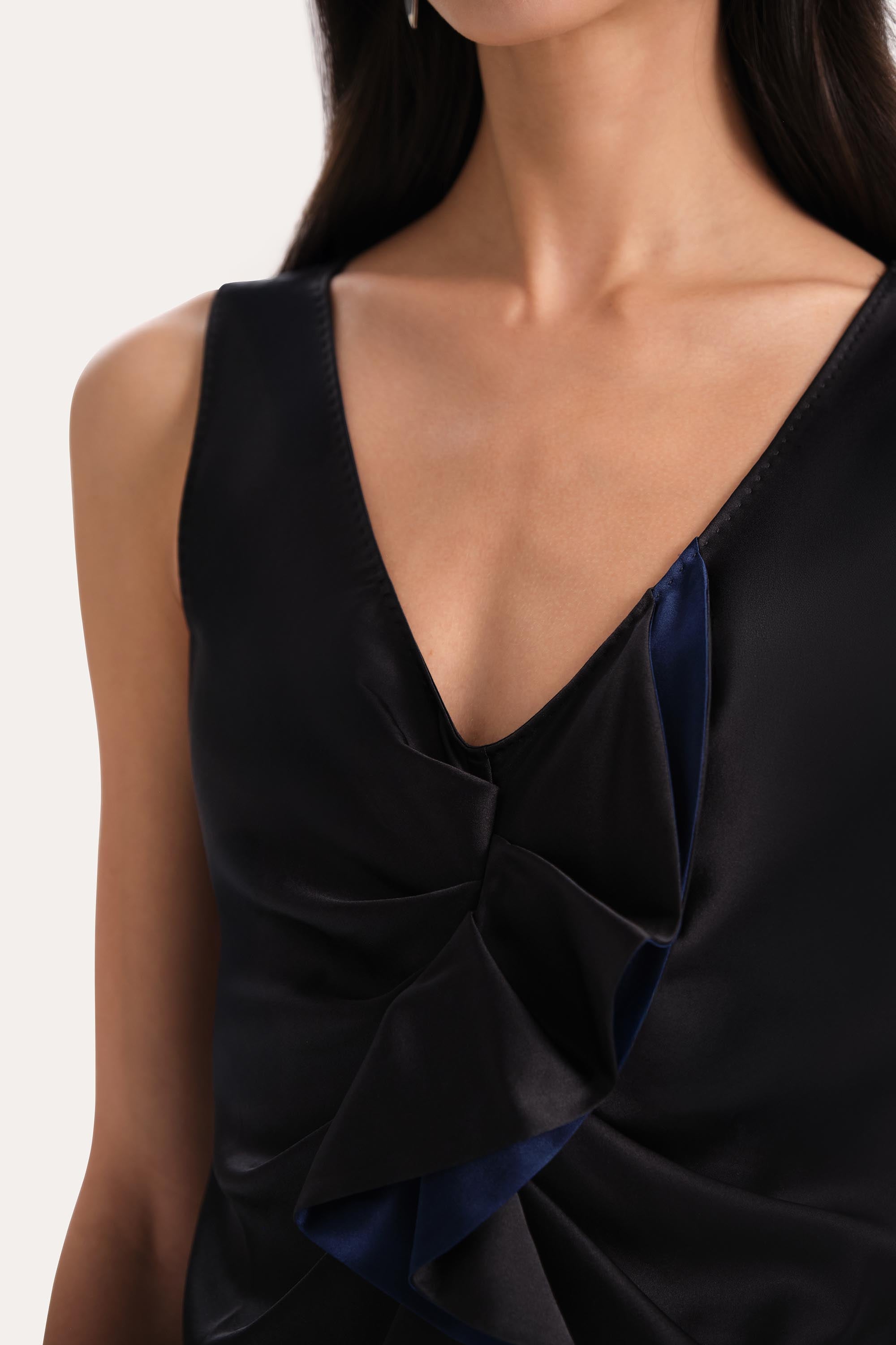 Elie Tahari Silk Satin top jedwabny czarny z falbaną