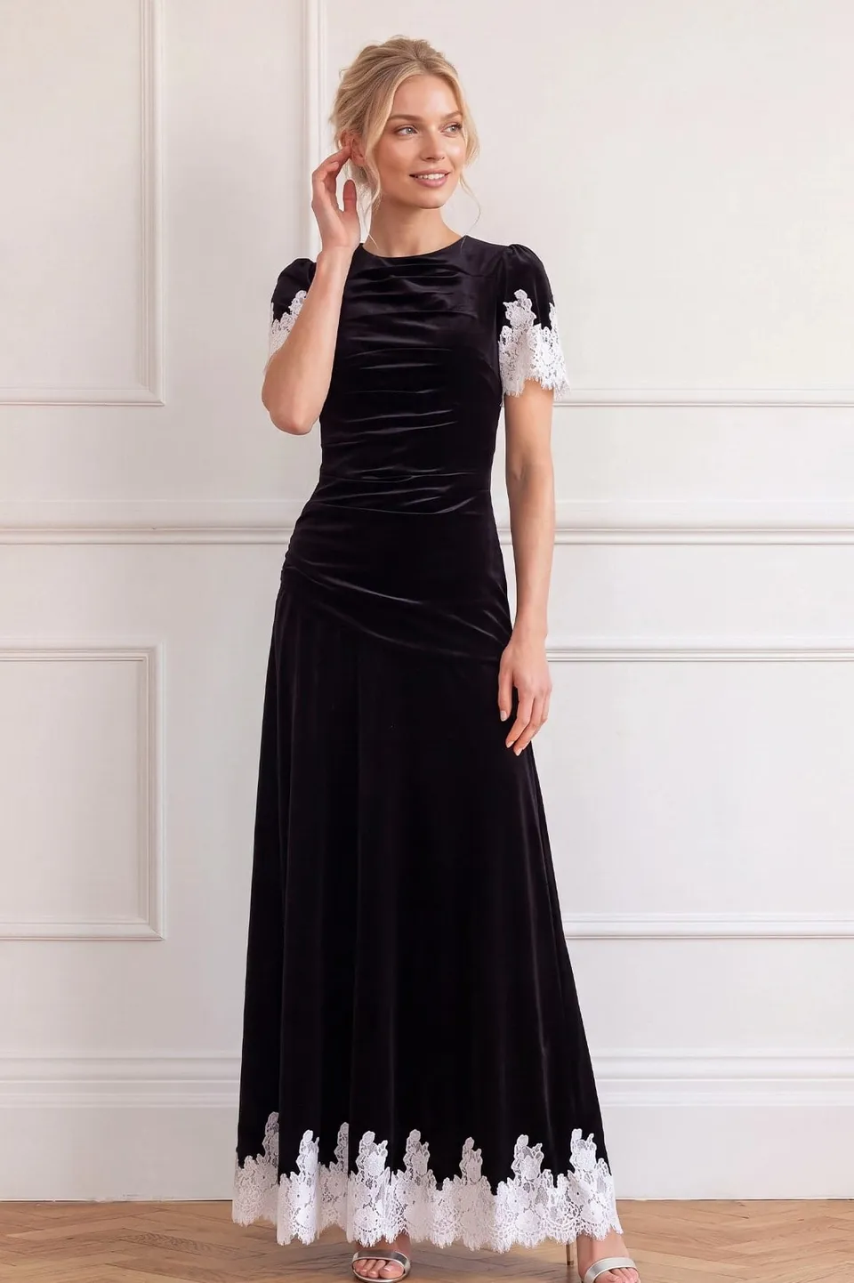 Needle & Thread Acacia Velvet suknia wieczorowa czarna welur