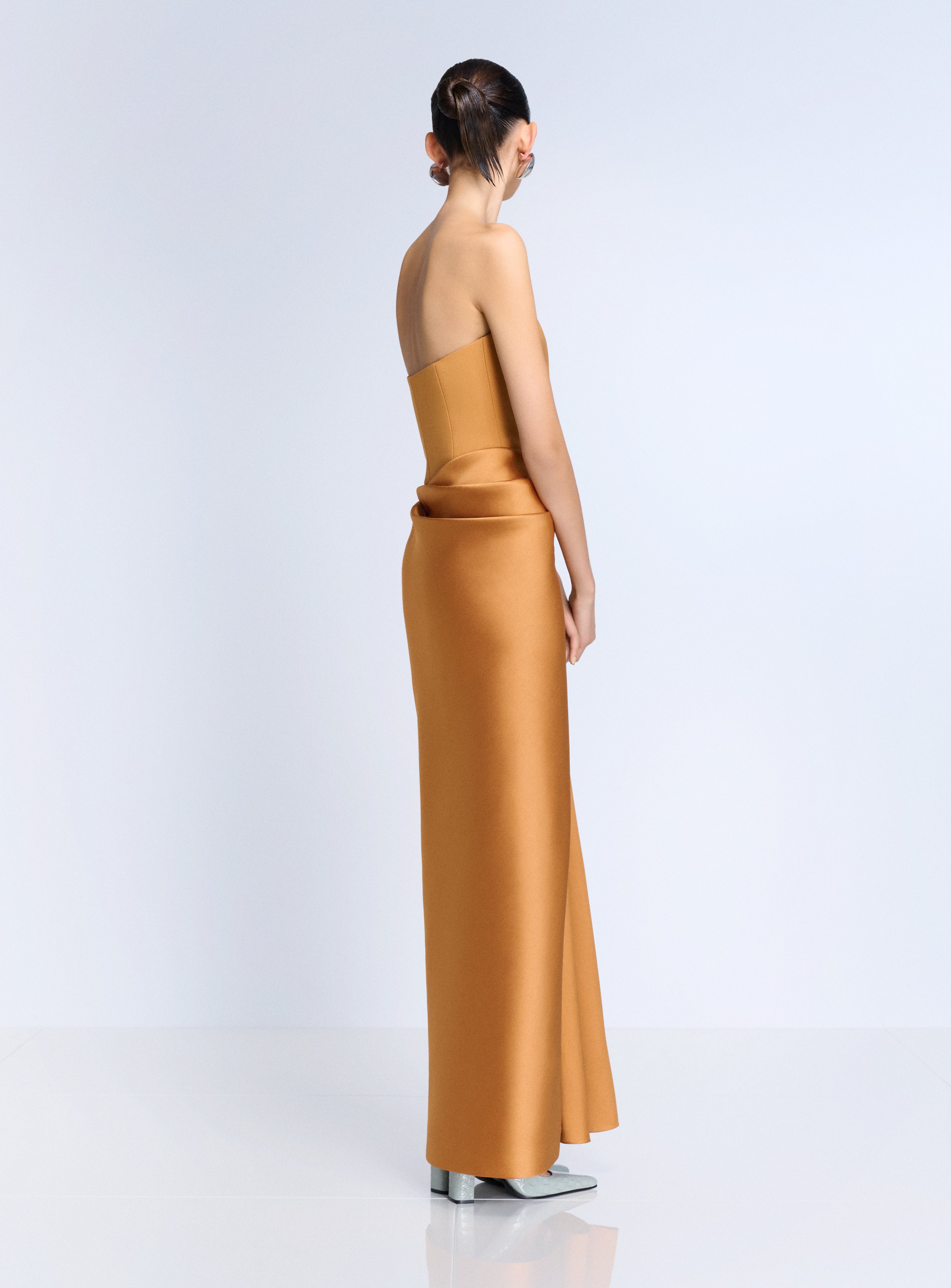 Solace London Seri sukienka wieczorowa karmelowa gorsetowa maxi