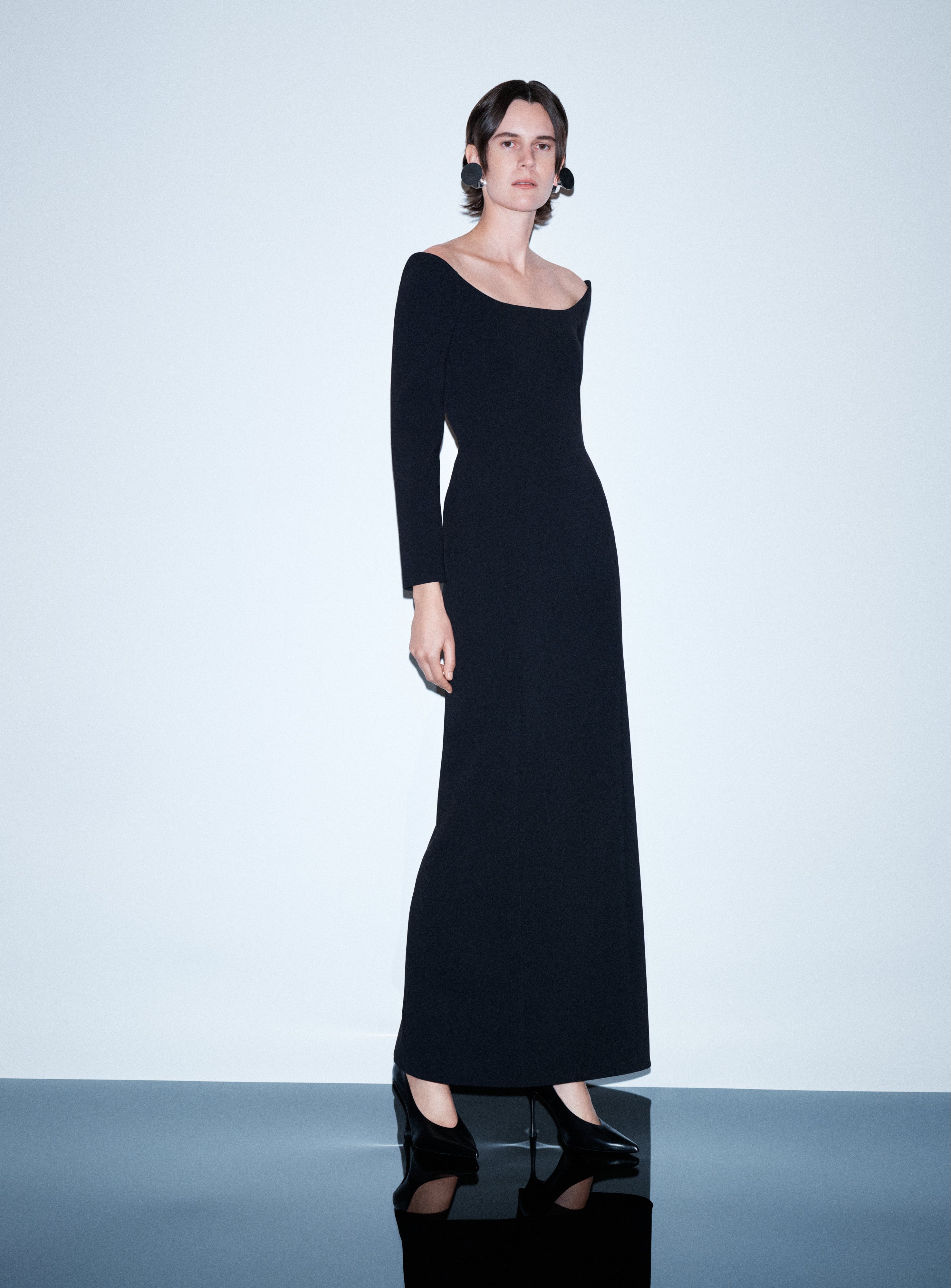 Solace London Ryder Maxi Dress sukienka czarna odkryte ramiona