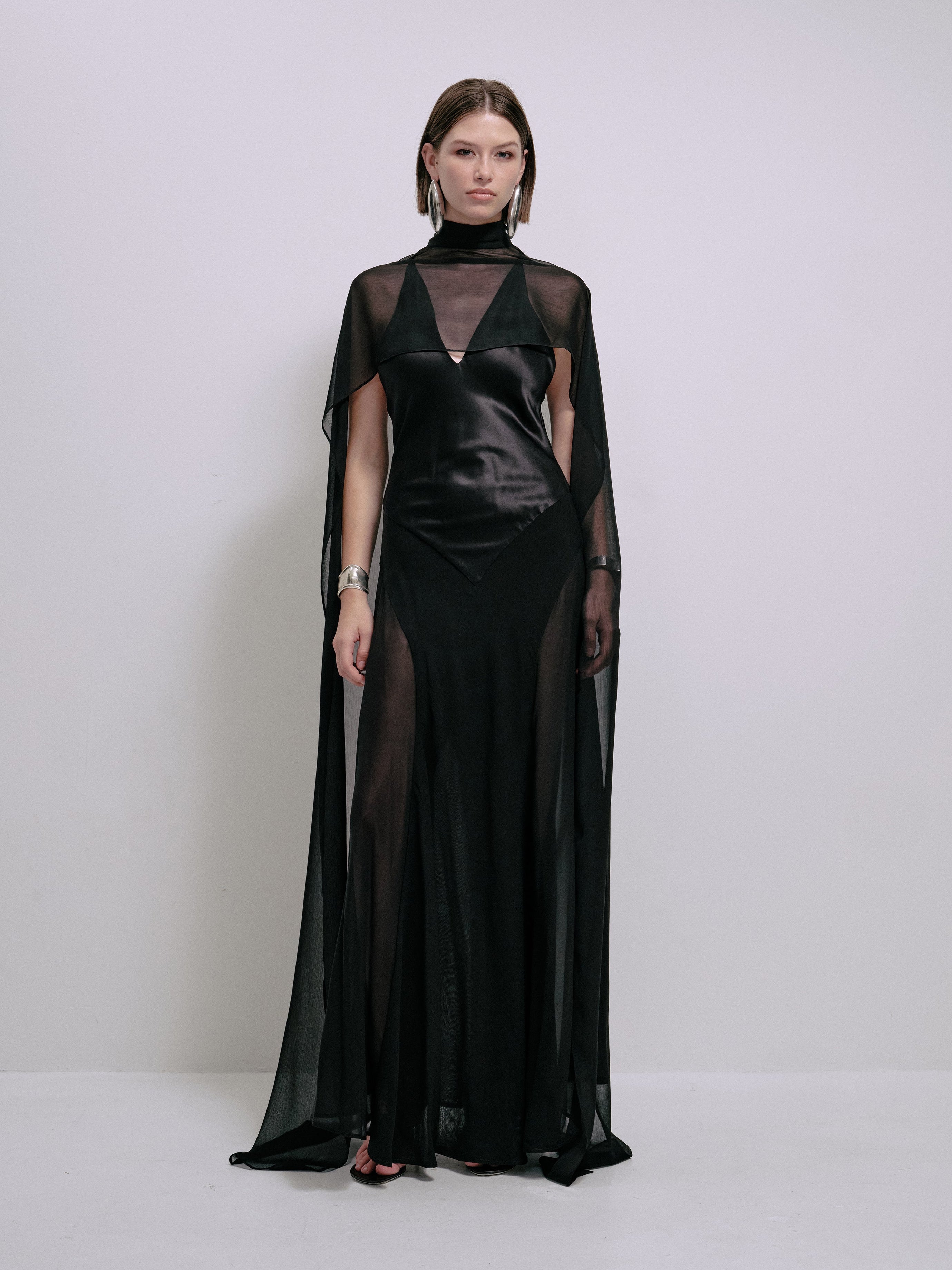 Delfi Collective Antonella sukienka czarna satynowa