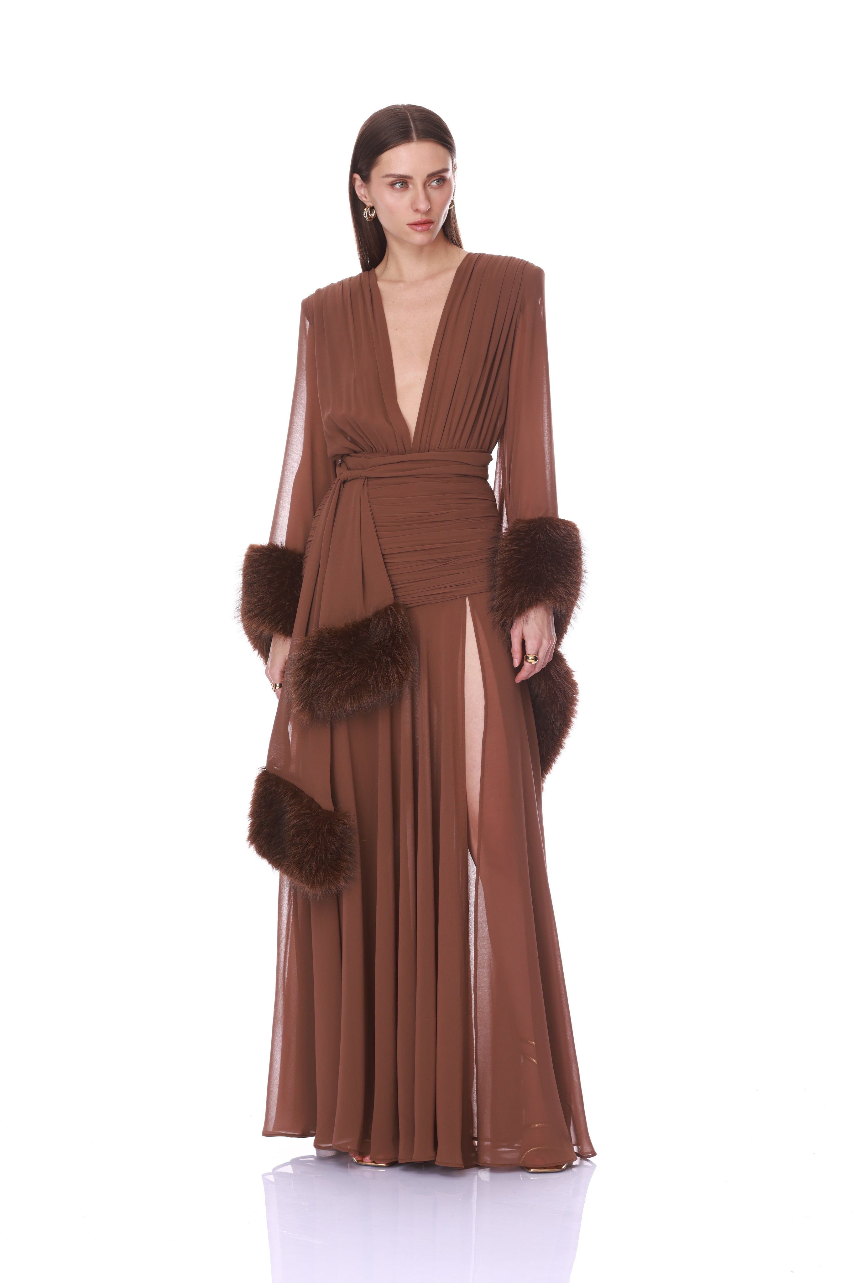 Bronx and Banco Chiffon Faux Fur suknia wieczorowa brązowa z rozcięciem