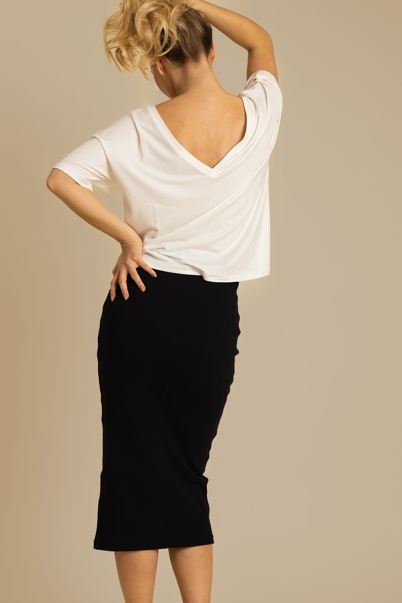 Nudyess Lorenza t-shirt z modalu One Size dekolt V