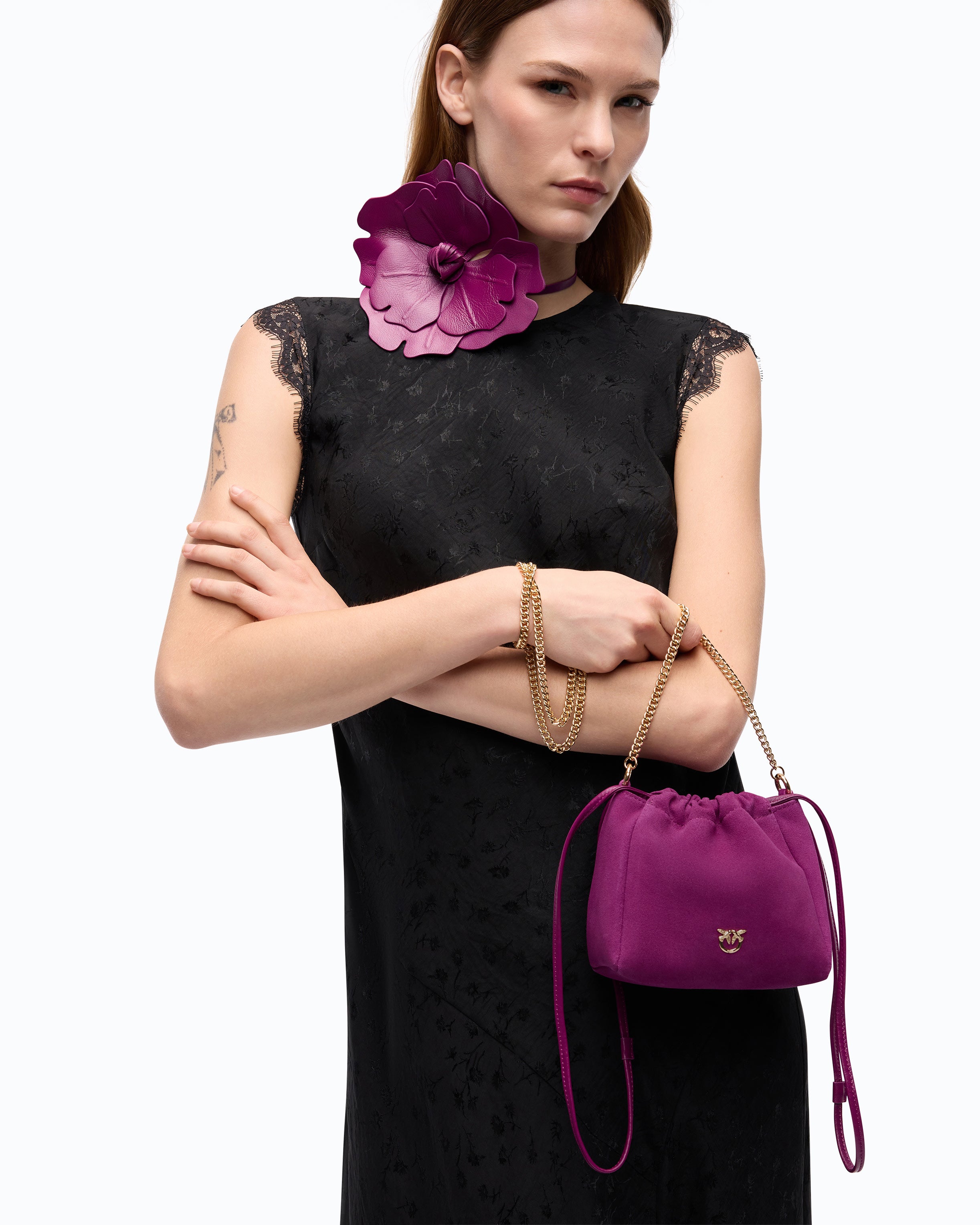 Pinko Pouch Flower torebka zamszowa U z kwiatem