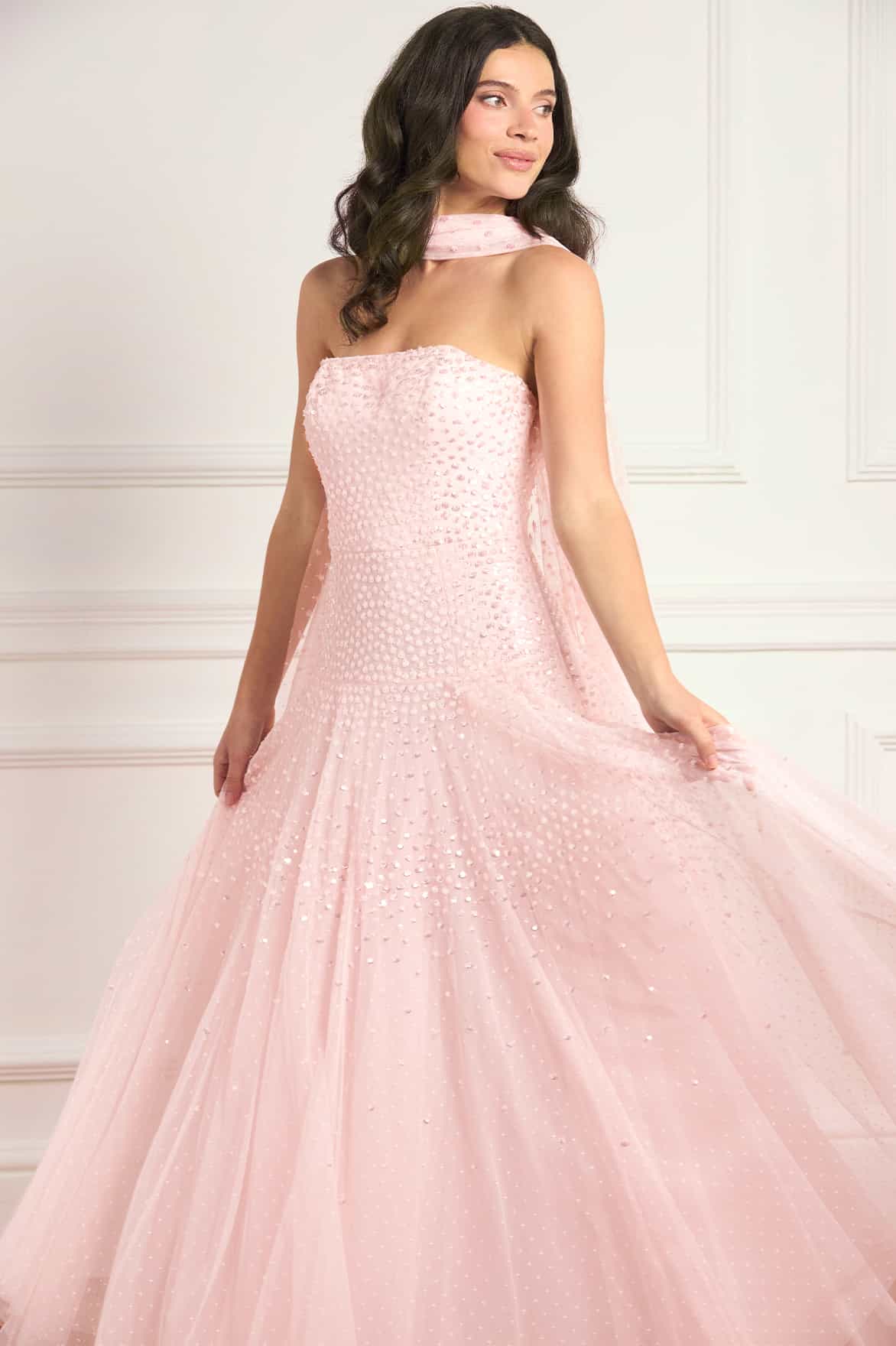 Needle & Thread Sunrise Sequin Strapless Cape Gown róż peleryna